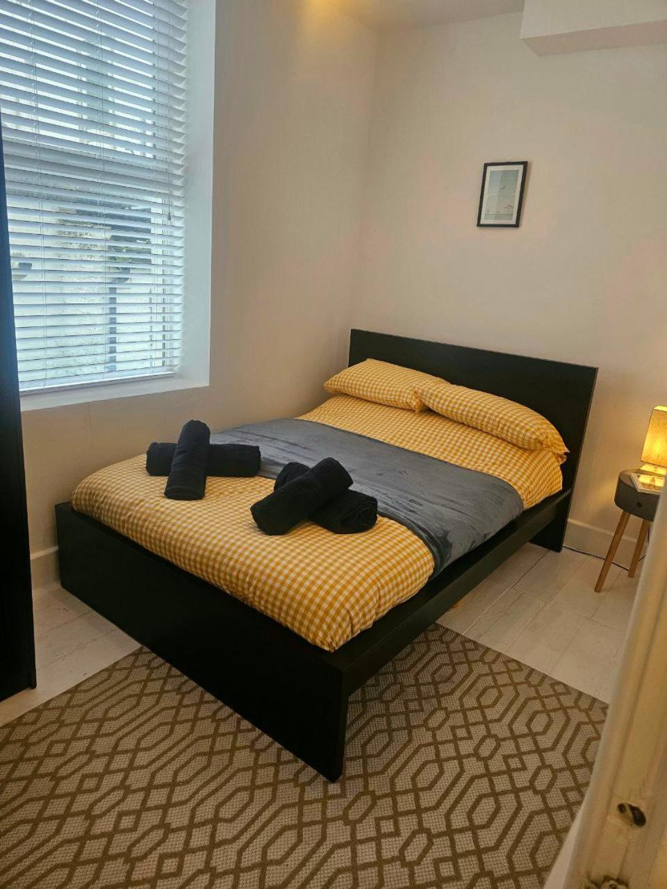 Seaside Haven Coastal Comfort 200m From The Apartment *