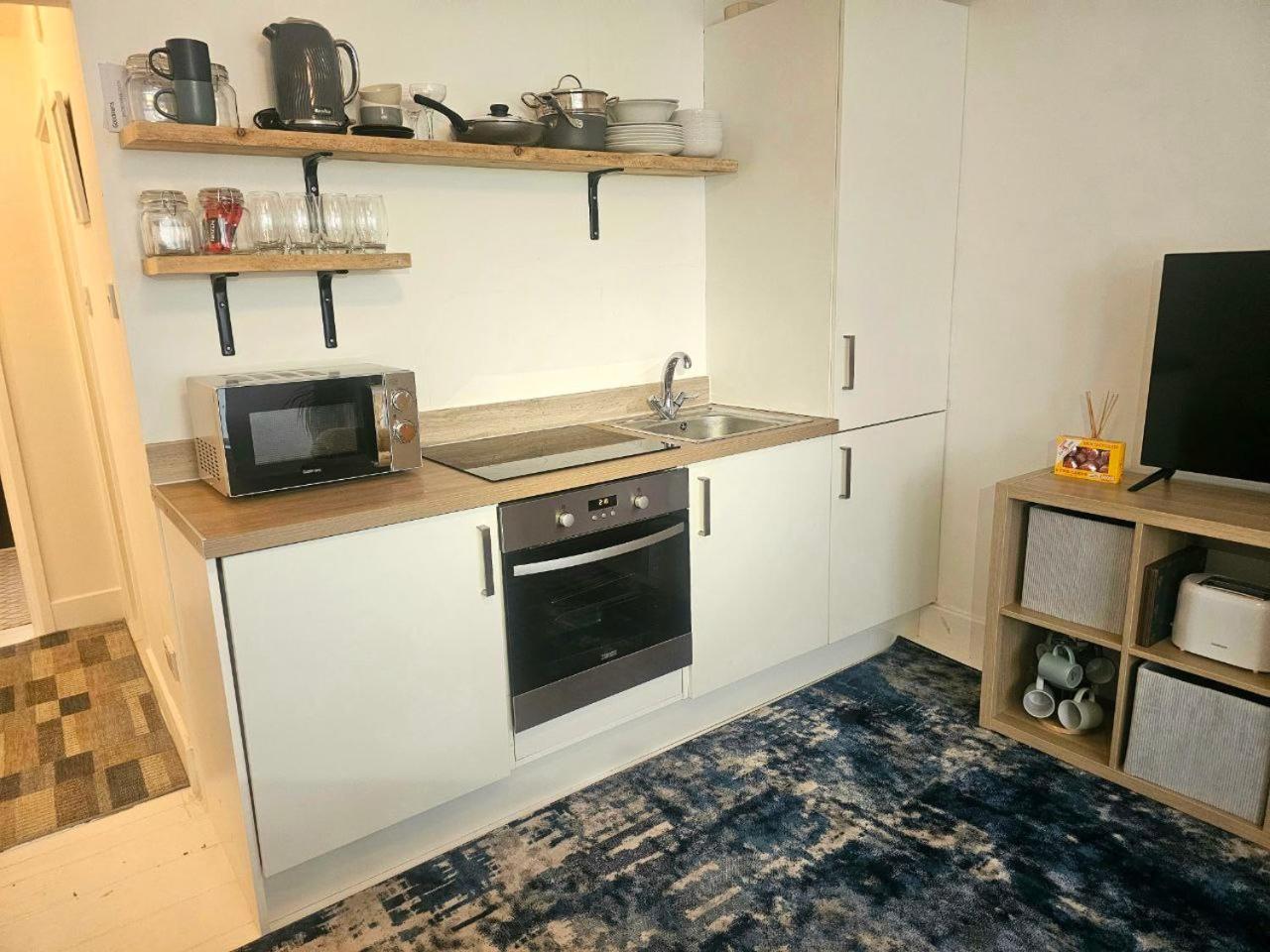 Seaside Haven Coastal Comfort 200m From The Apartment *