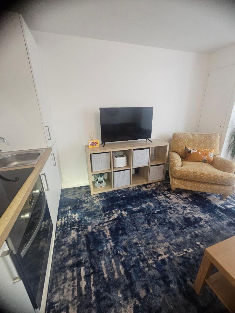 Seaside Haven Coastal Comfort 200m From The Apartment