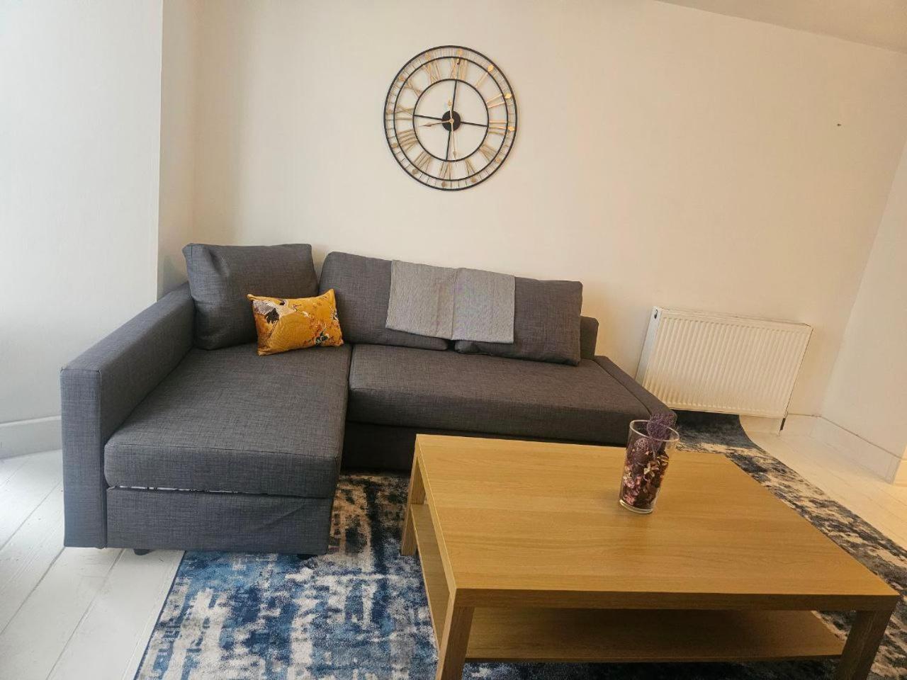 Seaside Haven Coastal Comfort 200m From The Apartment *