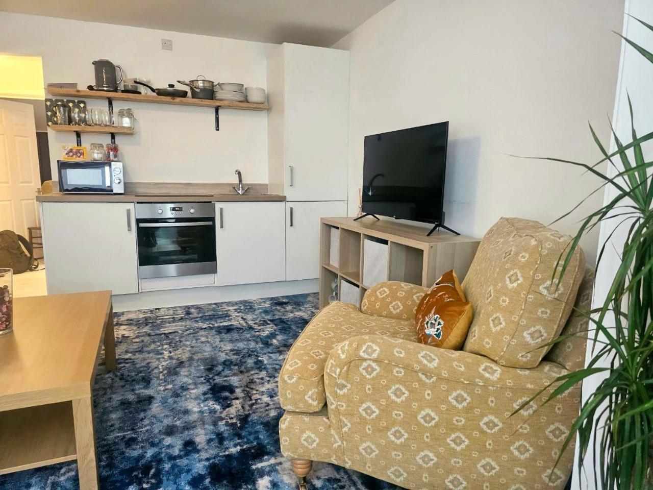 Seaside Haven Coastal Comfort 200m From The Apartment