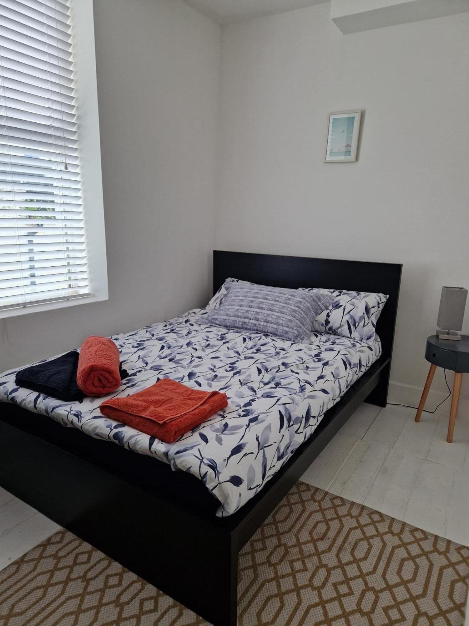 Seaside Haven Coastal Comfort 200m From The Apartment