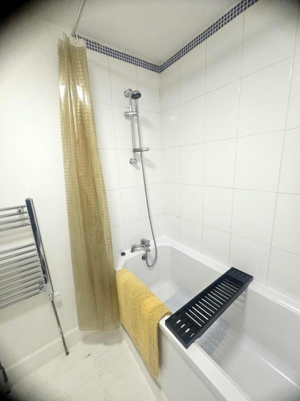 Seaside Haven Coastal Comfort 200m From The Apartment *