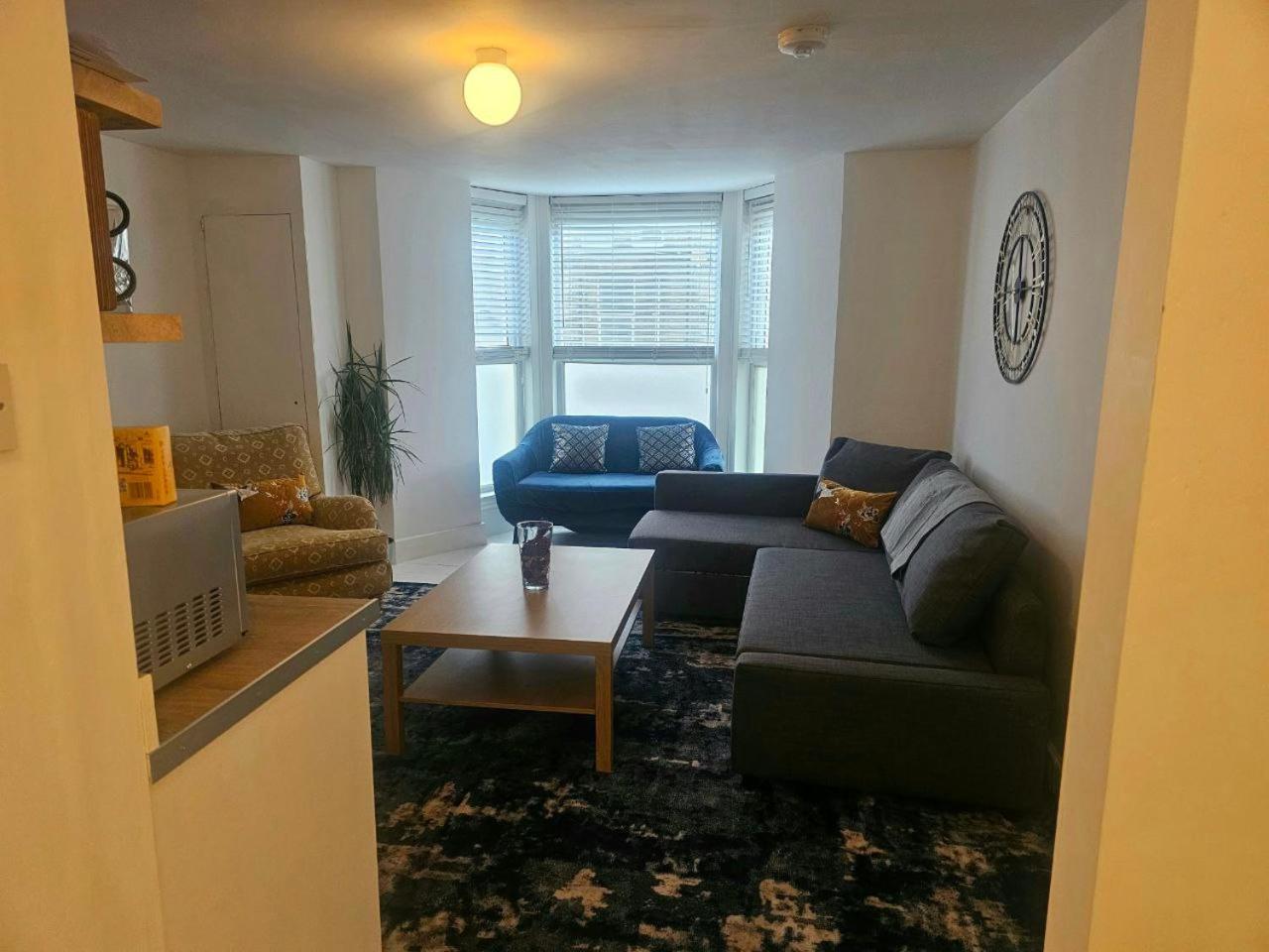 Seaside Haven Coastal Comfort 200m From The Apartment