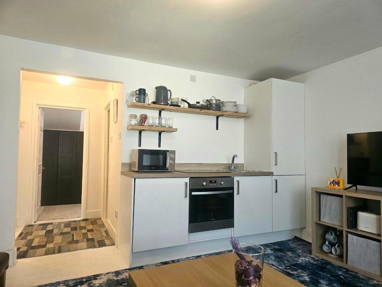 Seaside Haven Coastal Comfort 200m From The Apartment