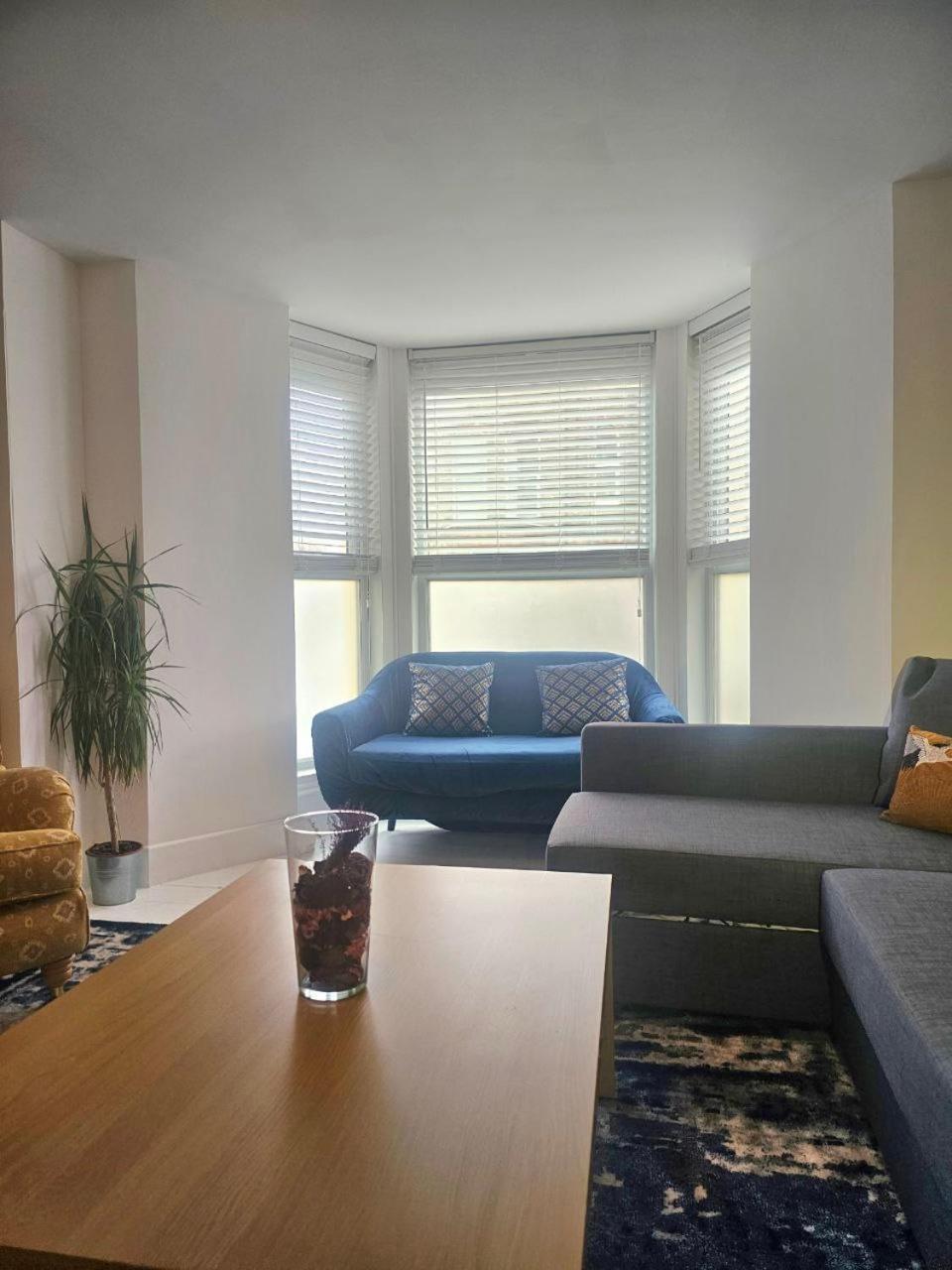 Seaside Haven Coastal Comfort 200m From The Apartment *